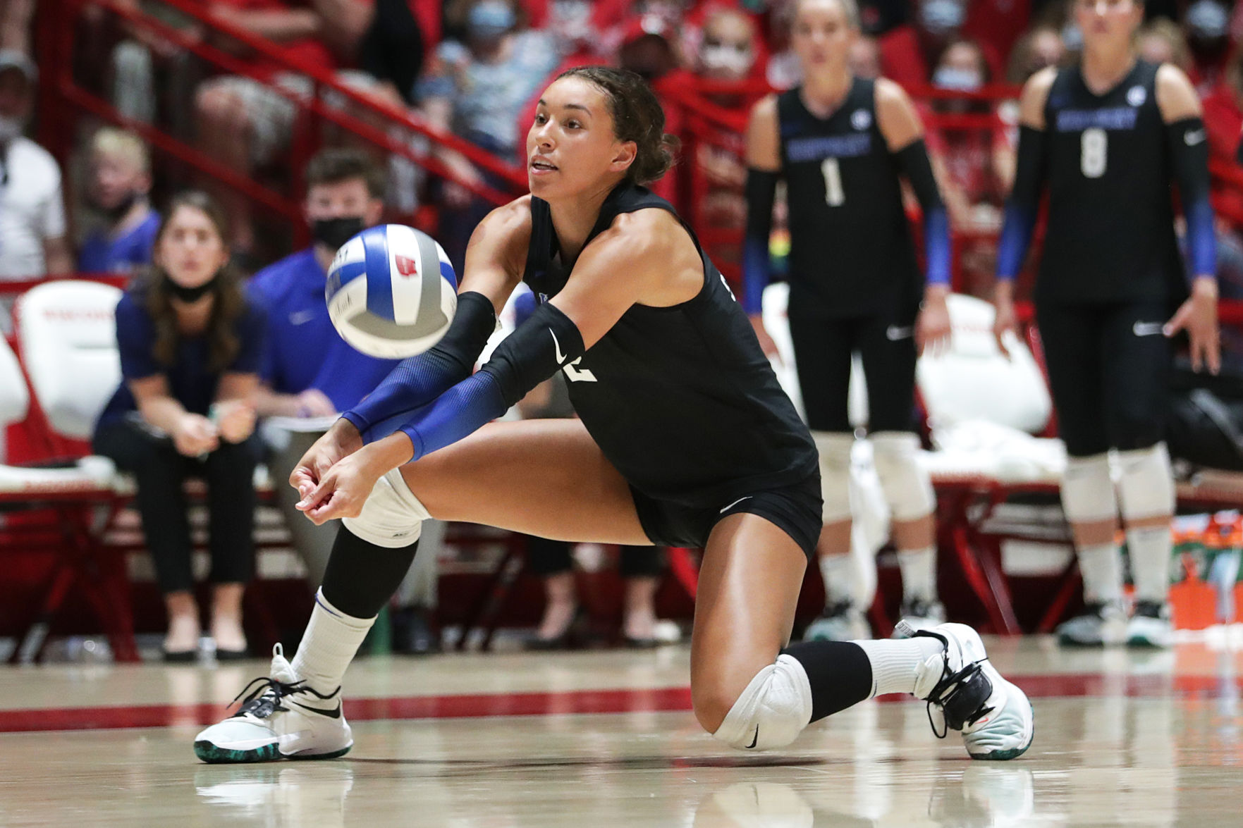 091021_uwvolleyball_08kw-09102021225811